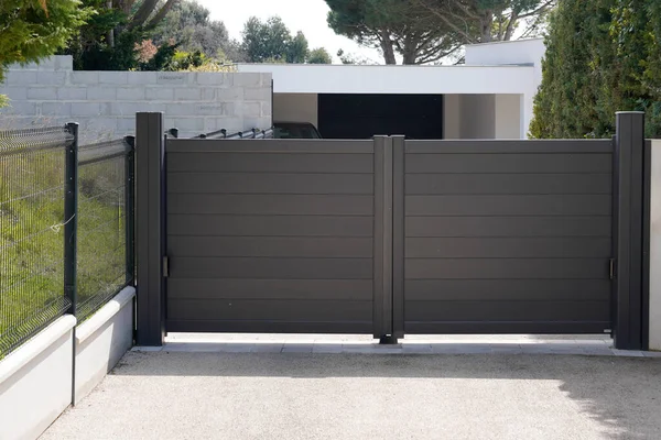 Aluminum Gate Dark Gray Modern Style Home Double Black Portal — ストック写真