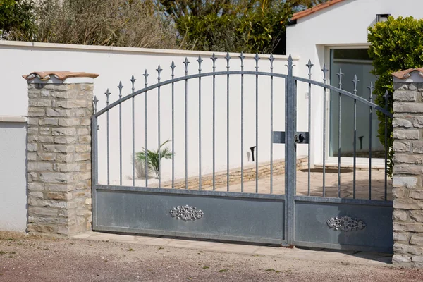 Street Old Vintage Home Grey Ancient Metal Retro House Gate — ストック写真