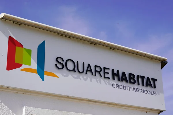 Bordeaux Aquitaine France 2022 Square Habitat Sign Text Logo Brand — стоковое фото