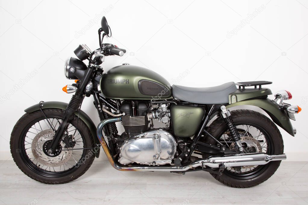 Bordeaux , Aquitaine  France - 04 26 2022 : triumph t100 bonneville limited edition steve mcqueen retro green motorcycle