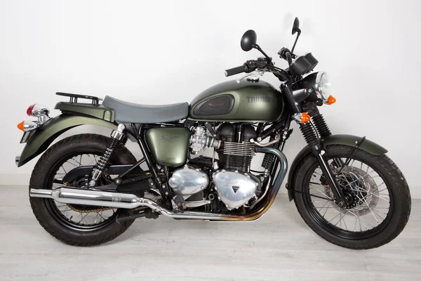 Bordeaux Aquitaine France 2022 Triumph T100 Green Military Motorcycle Limited — 스톡 사진