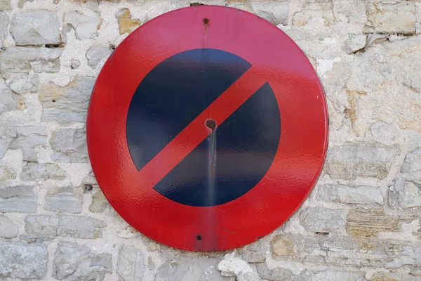 Pojazd Panelowy Nie Parking Znak Francuski Zabronione Zaparkowany Samochód Stop — Zdjęcie stockowe