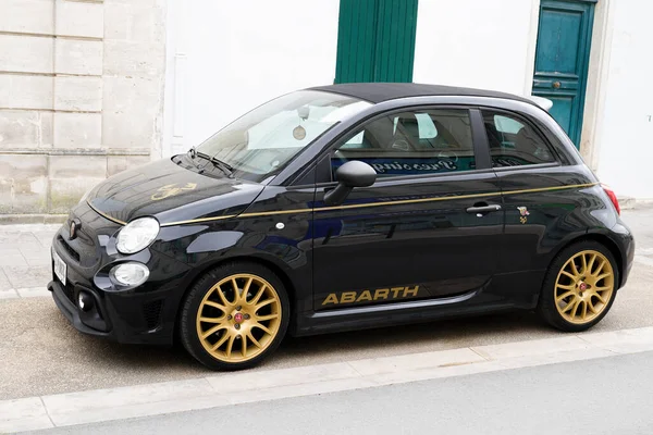 Бордо Aquitaine France 2022 Abarth Fiat Car 500 Racing Yellow — стоковое фото