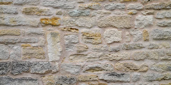 旧墙米黄色石头乡村灰水泥旧立面建筑背景 — 图库照片