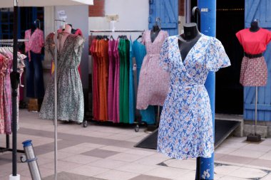 Kadın giyim mağazası, kadın giyim mağazası, butik şehir kıyafetleri.