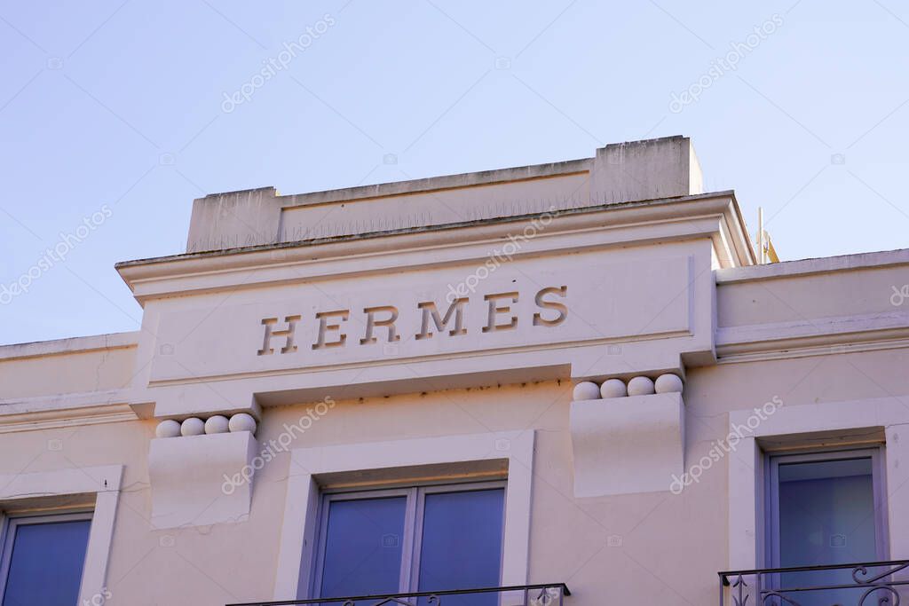 Bordeaux , Aquitaine  France - 05 17 2022 : Hermes text brand and sign logo of International French store of fashion manufacturer luxury shop