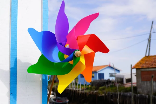 Colorido Molinete Calle Playa Verano Para Niños Ruedas Jugar Viento —  Fotos de Stock