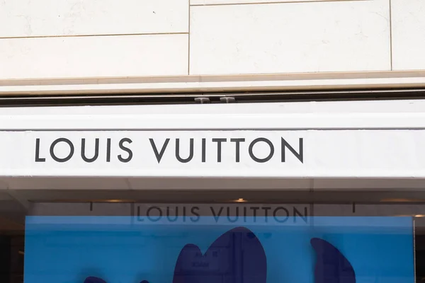 Κάννες Paca Γαλλία 2022 Louis Vuitton Λογότυπο Μάρκα Και Πινακίδα — Φωτογραφία Αρχείου