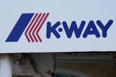 Bordeaux, Aquitaine France - 06 12 2022: K-way logosu ve ön cephedeki Fransız mağazası yağmurluk butiği ve yağmur geçirmez dükkan tabelası