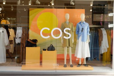 Bordeaux, Aquitaine France - 06 12 2022: çünkü Style mağazasının logosu ve koleksiyon yazısı İsveç moda butiği