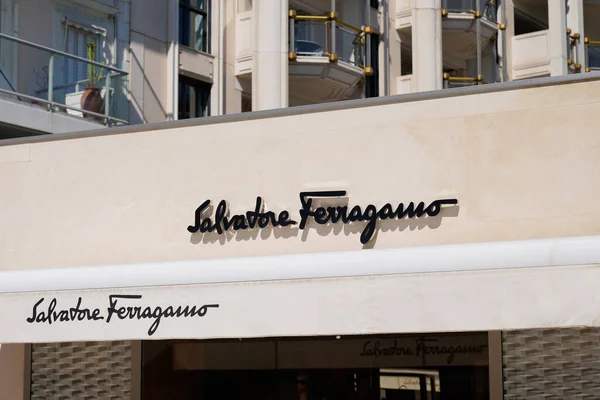 Канны Франция 2022 Текст Вывески Магазина Salvatore Ferragamo Логотип Бренда — стоковое фото