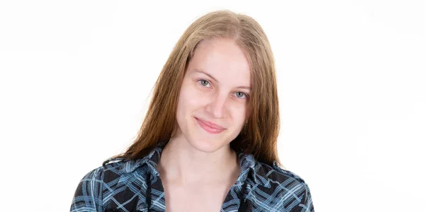 Självsäker Ung Vacker Kvinna Blå Skjorta Vit Isolerad Bakgrund — Stockfoto