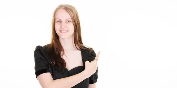 Junge Geschäftsfrau Kleid Zeigt Mit Dem Finger Auf Leerraum Attrappe — Stockfoto