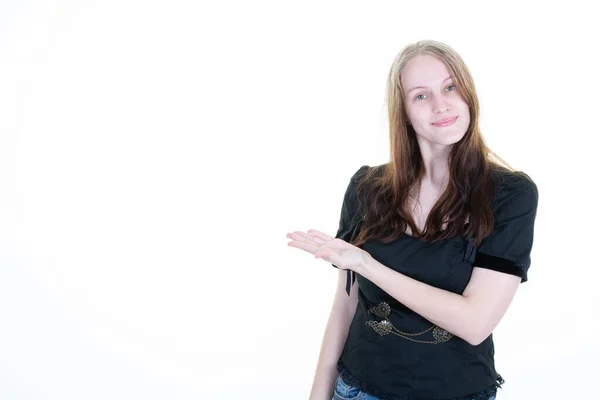 Молодая Женщина Представляет Руки Пустое Пространство Продукта Рекламы — стоковое фото