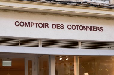 Bordeaux , Aquitaine  France - 06 25 2022 : comptoir de cotonniers logo brand and text sign on wall facade store fashion city street