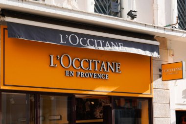 Bordeaux, Aquitaine France - 07 14 2022: l 'ovenitane en provence logo markası ve duvar giriş işareti