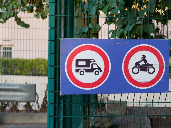 Въезд Дорожный Знак Парковка Запрещены Мотоциклов Мотодомов — стоковое фото