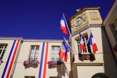 Bordeaux, Aquitaine France - 07 13 2022: Fransa 'da Fransız belediye başkanlığında otel de ville yazılı belediye binası cephesi