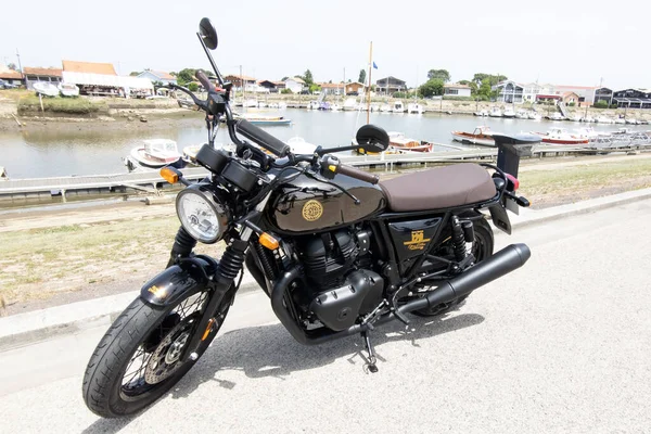 Bordeaux Aquitaine France 2022 Royal Enfield Black Motorbike Interceptor 120 — стоковое фото