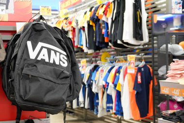 Bordeaux , Aquitaine  France - 08 08 2022 : vans school bag shop brand logo and text sign in store of fashion trendy schoolbag
