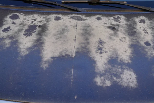 Blue Car Hood Worn Worn Paint Faded Sun Age — Stockfoto