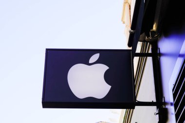 Bordeaux , Aquitaine  France - 05 09 2022 : Apple logo brand and text sign on entrance facade store American multinational boutique corporation dealership shop
