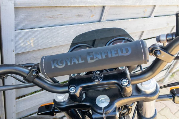 Bordeaux Aquitaine France 2022 Royal Enfield Schwarzes Motorradlenker Logo Marke — Stockfoto