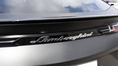 Bordeaux, Aquitaine France - 10 09 2022: Lamborghini logo markası ve metin imzası lüks spor araba İtalyan tasarımı