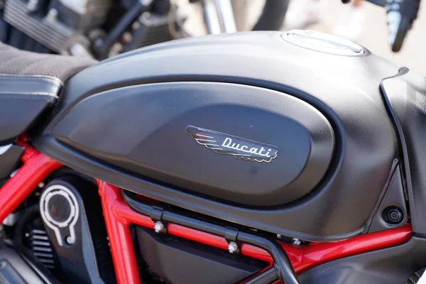 Bordeaux Aquitaine France 2022 Ducati Scrambler Detalhe Tanque Combustível Preto — Fotografia de Stock