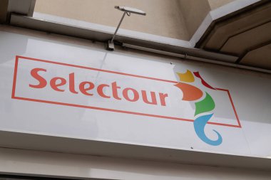 Bordeaux, Aquitaine France - 09 14 2022: Seç logo markası ve metin imzalı duvar cephe ofisi Fransız seyahat ajansı ağı
