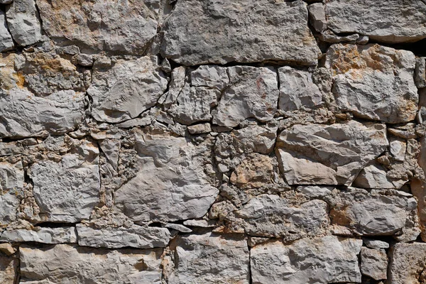 石の古い壁のヴィンテージテクスチャグレーの背景サイド異なるサイズのグレーの石 — ストック写真