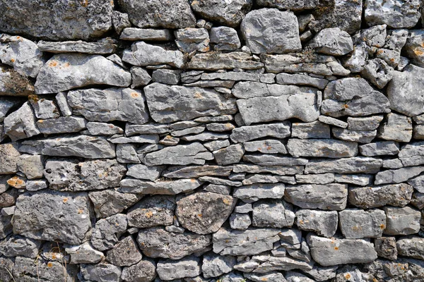 ファサード壁灰色の石素朴な灰色のセメント古いファサードの建物の背景 — ストック写真