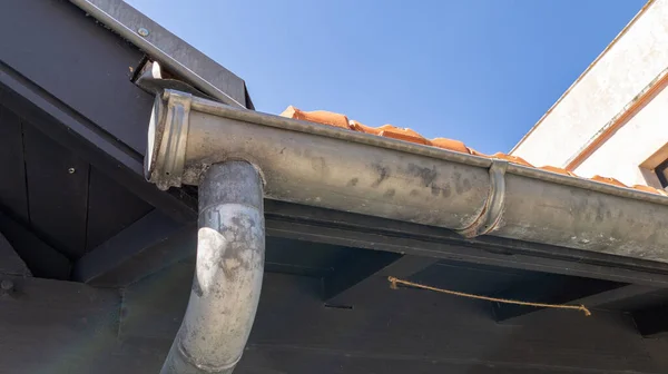 Rynny Przeciwdeszczowe Stropy Elewacji Dachu Domu — Zdjęcie stockowe