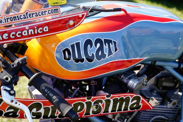 Bordeaux Aquitaine Frankrijk 2022 Ducati Retro Custom Caferacer Motorfiets Vintage — Stockfoto