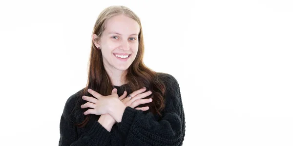 Jovem Loira Posando Positivamente Mãos Câmera Peito Contra Fundo Branco — Fotografia de Stock