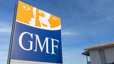 Bordeaux, Aquitaine France - 01 10 2022: Fransız Finansal Hizmetler Dairesi 'nin GMF logosu ve metin imzalı sokak sigortası şirketi