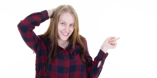 Junge Hübsche Frau Präsentiert Zeigefinger Seite Weißen Leeren Raum Mit — Stockfoto