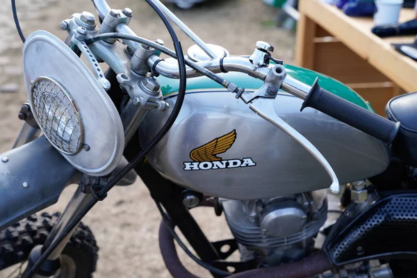 Бордо Aquitaine France 2022 Логотип Honda Текстовый Знак Мотоцикле Винтажный — стоковое фото