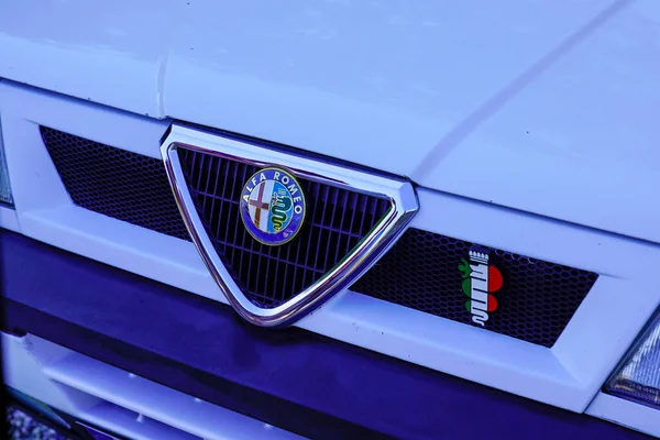 ボルドー アキテーヌフランス 2022年 アルファロメオ33古典的な車のロゴブランドとサインテキストフロントマスクイタリア車 — ストック写真