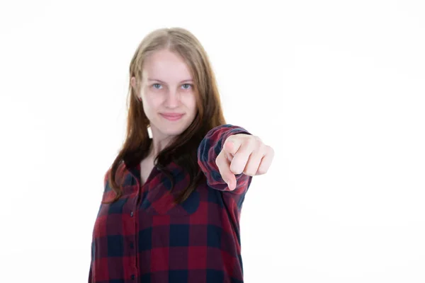 여자가 카메라에 손가락을 가리키는 — 스톡 사진