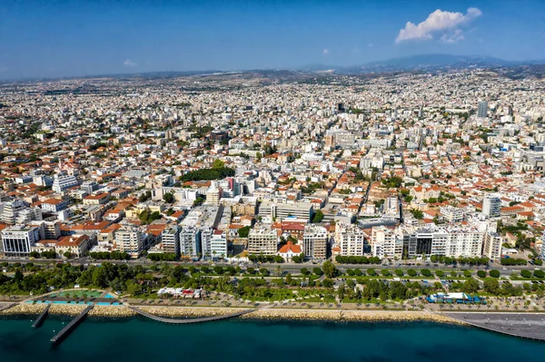 Kıbrıs 'ın orta Limasol kentinin hava görüntüsü
