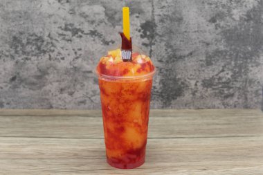 Buz gibi Chamoyada bu ateşi söndürecek ve o tatlı arzuyu tek bir içecekle giderecek..