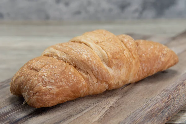 Croissant Café Manhã Com Manteiga Servido Fresco Forno Uma Bandeja — Fotografia de Stock