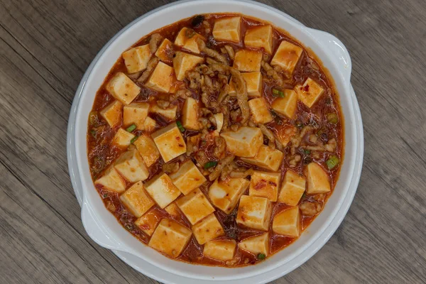 Felül Kilátás Számos Kocka Tofu Kevert Sertés Egy Tálban Néhány — Stock Fotó