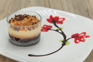 Vietnam tatlısı için nefis tatlı ve dekore edilmiş bir mascarpone..