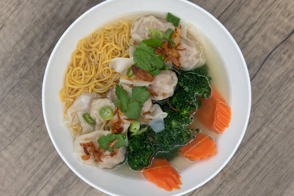 Vista Aérea Sopa Fideos Wonton Abundante Servido Con Caldo Caliente — Foto de Stock