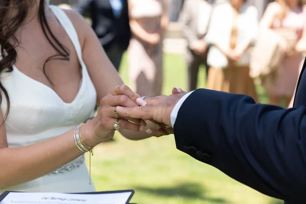 Bride Slides Diamond Wedding Ring Her Newly Married Husbands Finger — Stockfoto