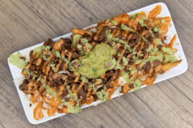 İştah açıcı karne asada bifteği, Meksika yemeği için patates kızartması..