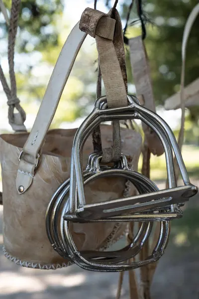 Guacholar tarafından Güney Amerika 'da deri ve metalden yapılma atlara binmek için el yapımı ekipmanlar.