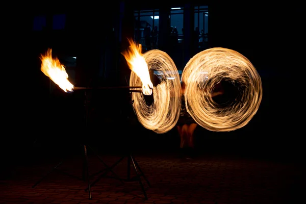 Young Woman Spins Torch Fire Show Night — Stock Photo, Image